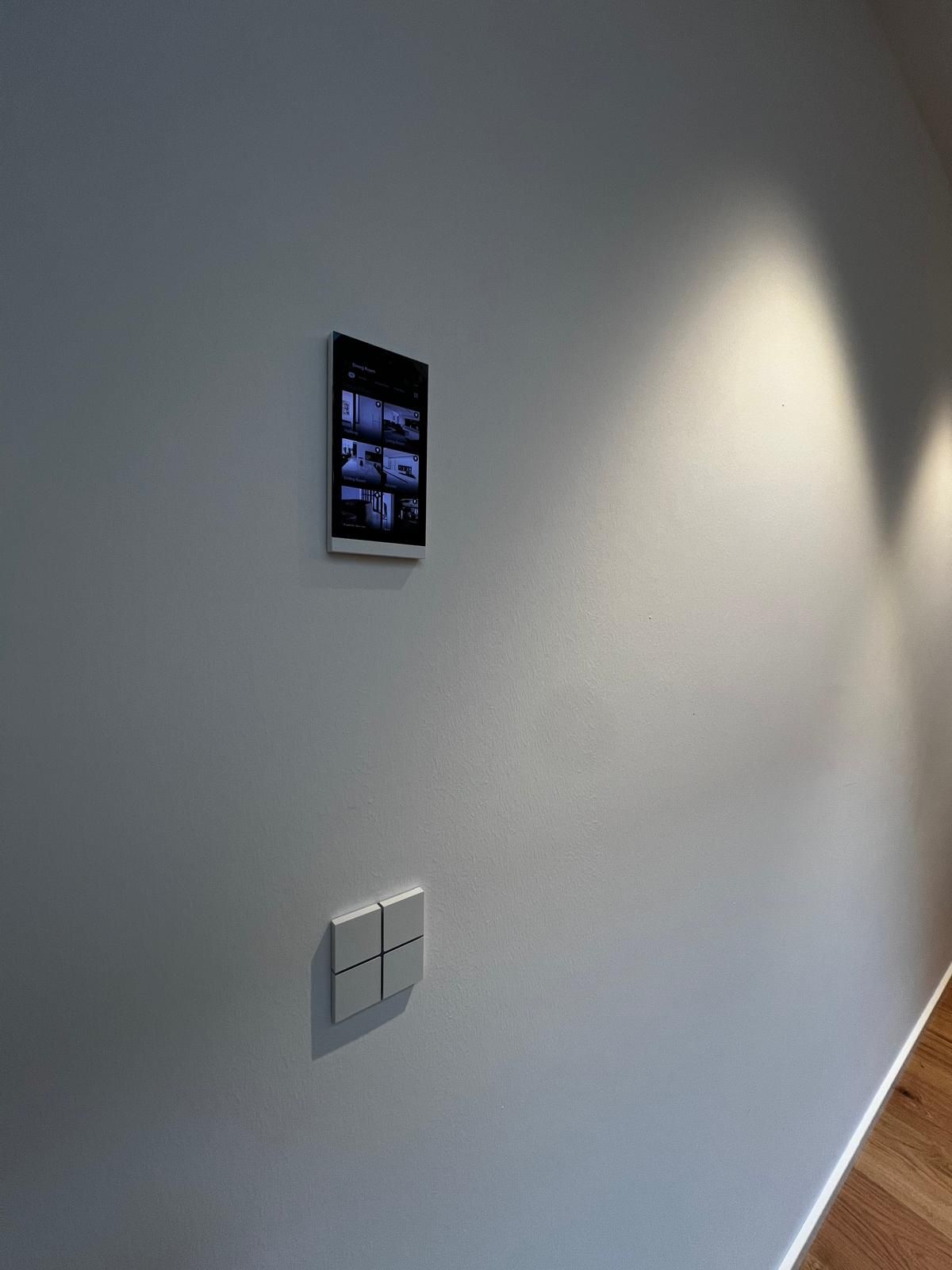Basalte Ellie Touchpanel und Sentido Taster